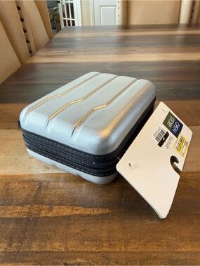 Open Story Hardside Dopp Kit Hard Case Silver Polycarbonate/ABS 7x5x3 in